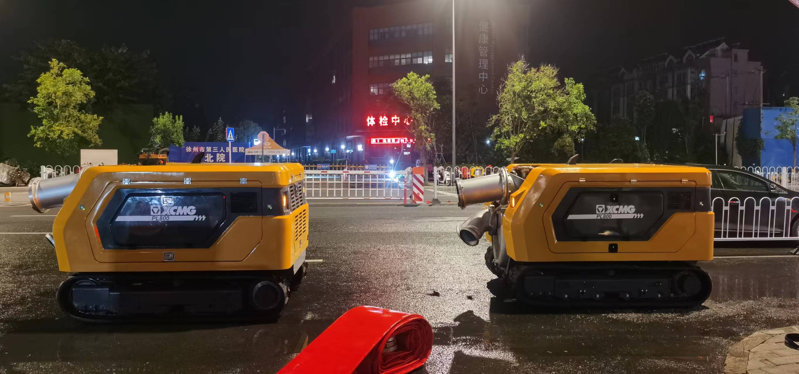 尊龙凯时排涝机械人紧迫驰援，，，多处涝区“治水先锋”