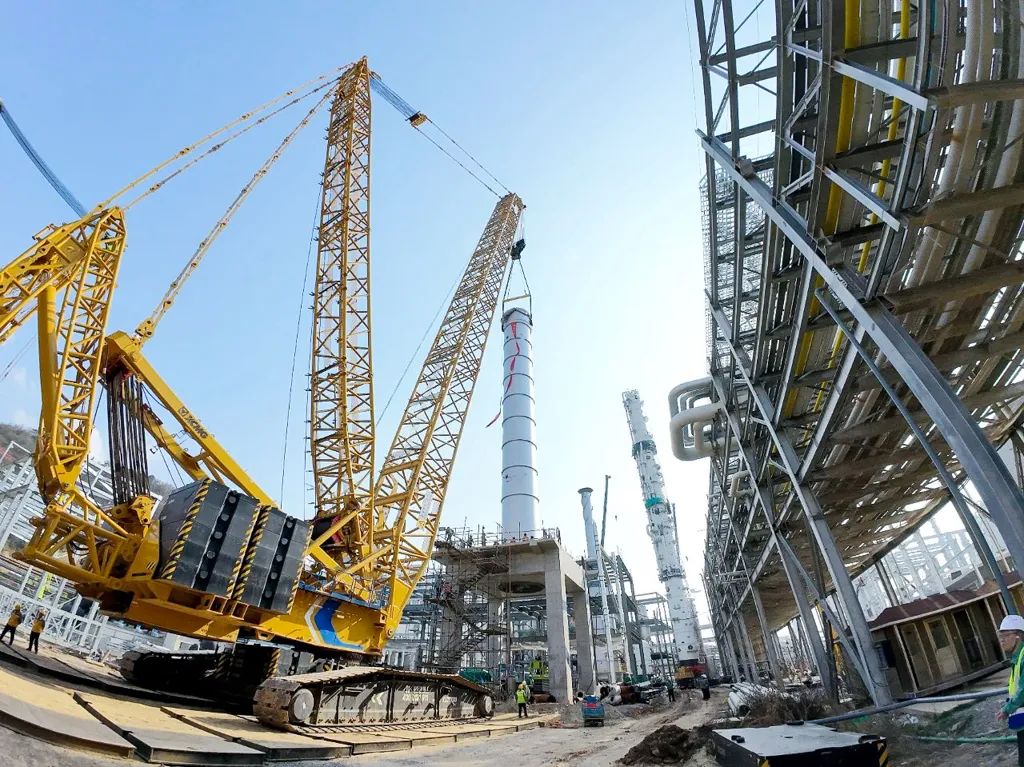 700吨巨塔稳稳落位？？？？尊龙凯时XLC17000给出完善谜底