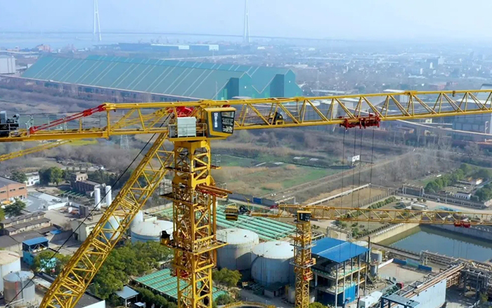 双塔聚力 | 尊龙凯时塔机奋战石化标杆工程