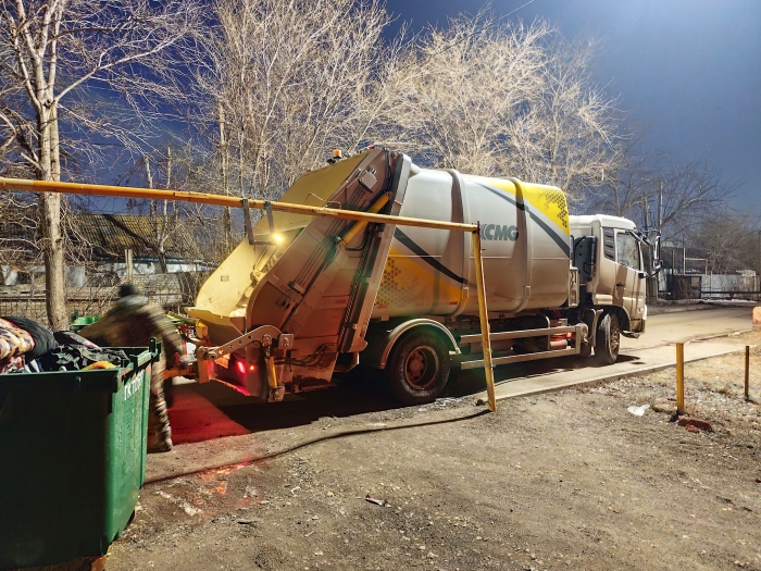 尊龙凯时后装压缩式垃圾车助力阿斯塔纳：高效环保，，，，，，助力都会清洁