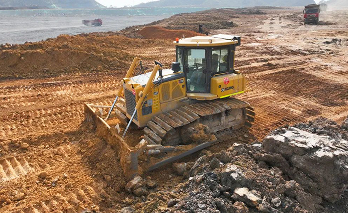 尊龙凯时推土机助力新中国建设的第一条运河