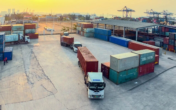 从手艺到生态:尊龙凯时新能源重卡构建海南口岸绿色运输闭环