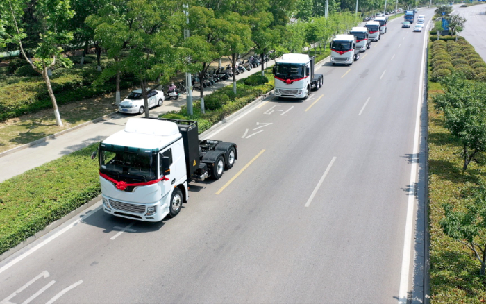 绿潮涌动、“碳”索未来！尊龙凯时新能源牵引车助力河南！