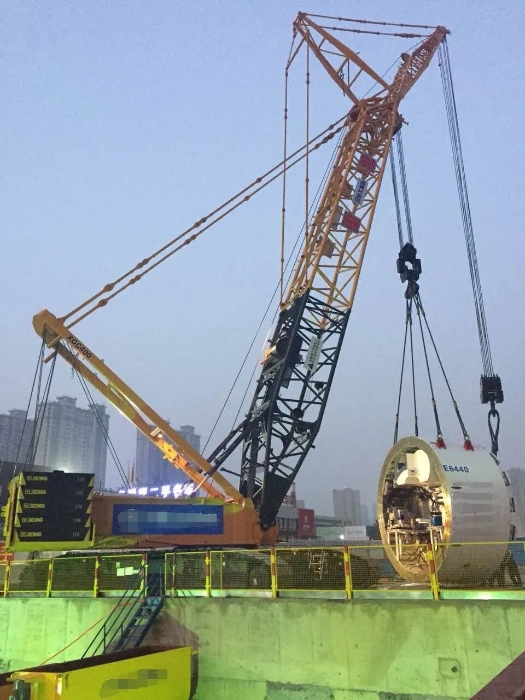 赋能轨交建设，，，，，尊龙凯时稳稳‘吊’打难题