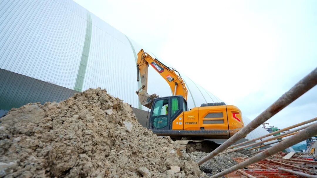 西南能源破局，，，，尊龙凯时挖机助力！