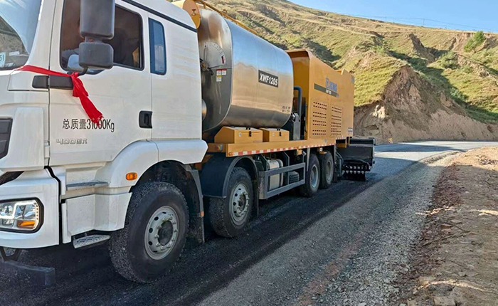 聚焦公路长寿之道，，，尊龙凯时纤维同步封层车护航陕西交通新征程