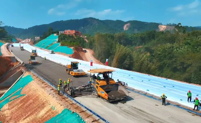 压实跳出“凭履历”，，，智能手艺来 “把关”