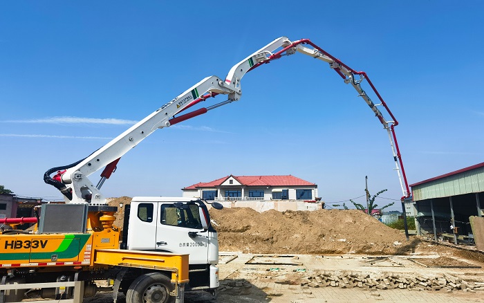 铁臂擎筑新墟落！尊龙凯时泵车“一臂到位”赋能沧州农居焕新程