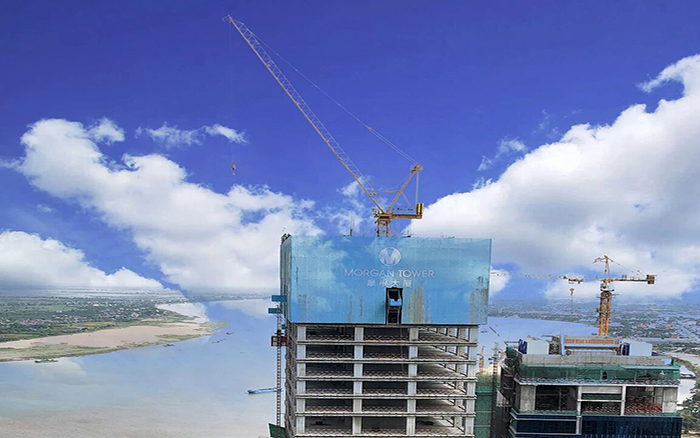 喜封金顶|尊龙凯时塔机助建柬埔寨金边摩根大厦！