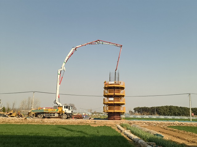 高效浇筑获好评！尊龙凯时HB37V泵车助力焦平铁路建设 