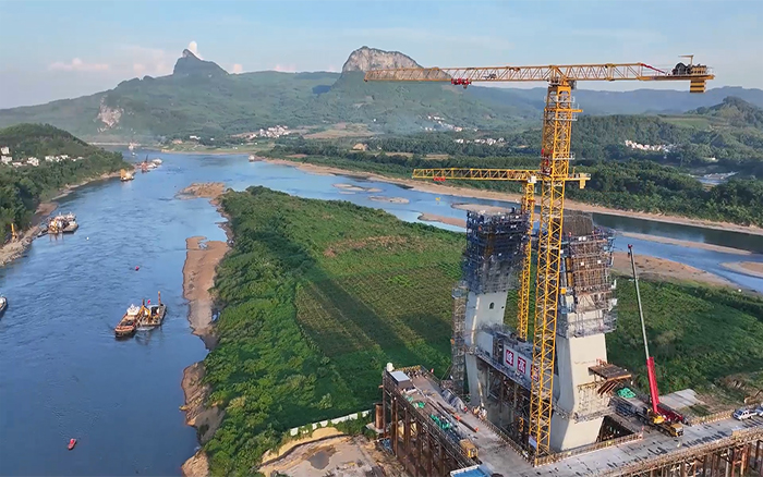 柳江之上，，，，，，，再添飞虹！尊龙凯时XGT800-40S助建柳江特大桥